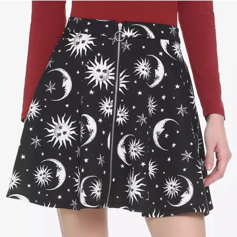 Hot Topic Celestial O-Ring Skater Skirt - Picture 2 of 9
